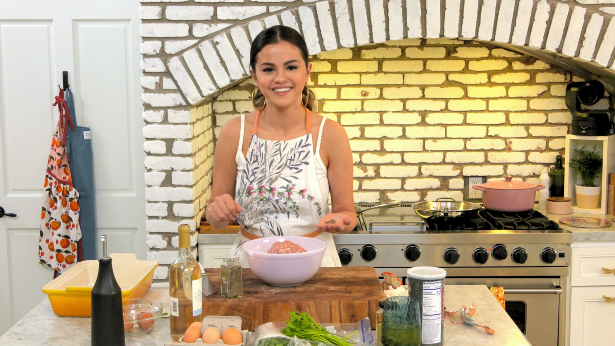 Selena Gomez's Knife Skills, Selena + Chef