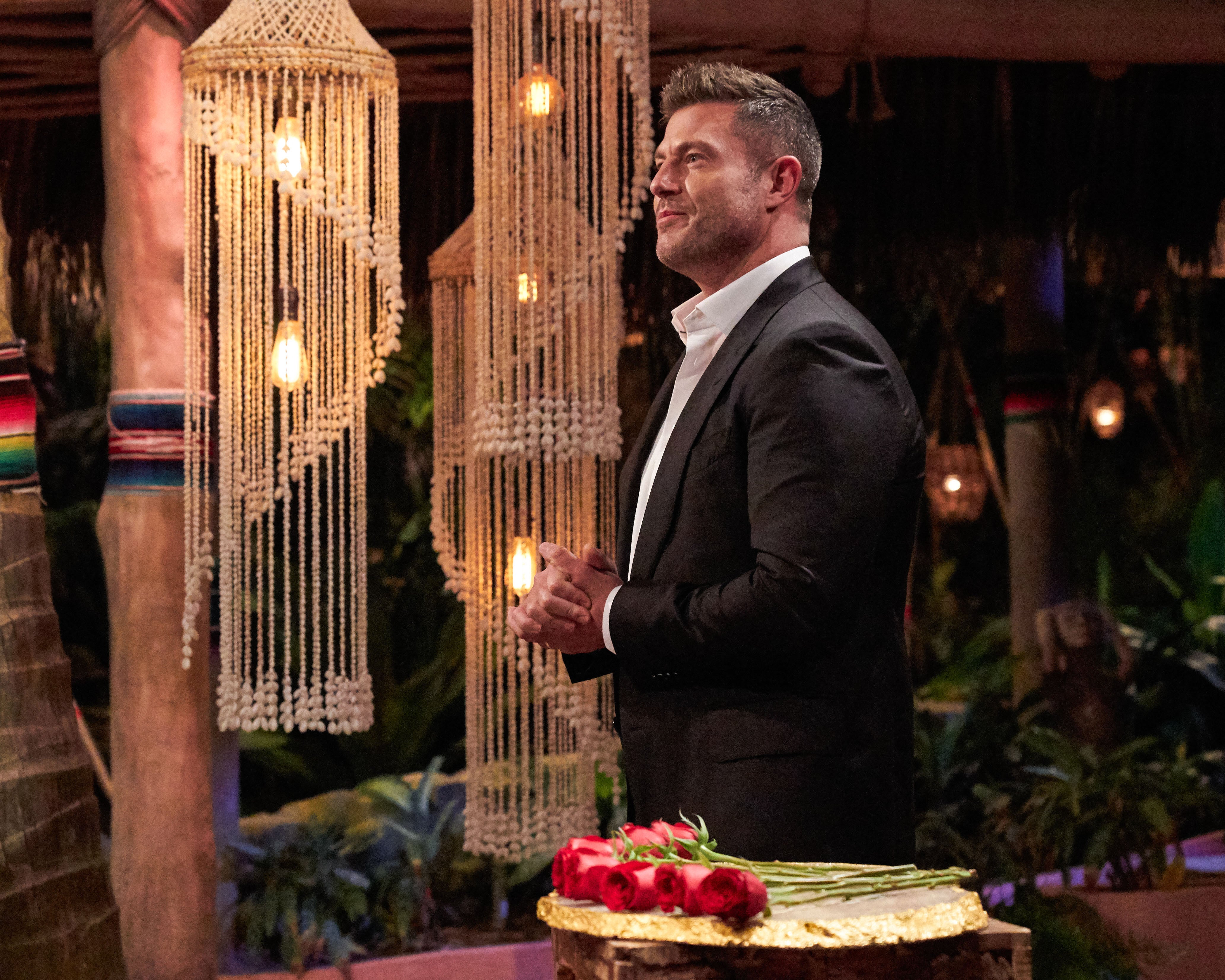 Hunk Cries After Betraying Beauty on the Beach on 'Bachelor in Paradise' -  Parade