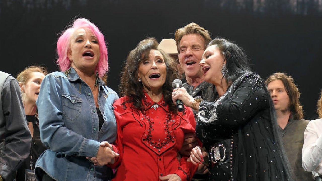 Tanya Tucker Emotionally Reflects On Passing Of Hero Loretta Lynn Entertainment Tonight