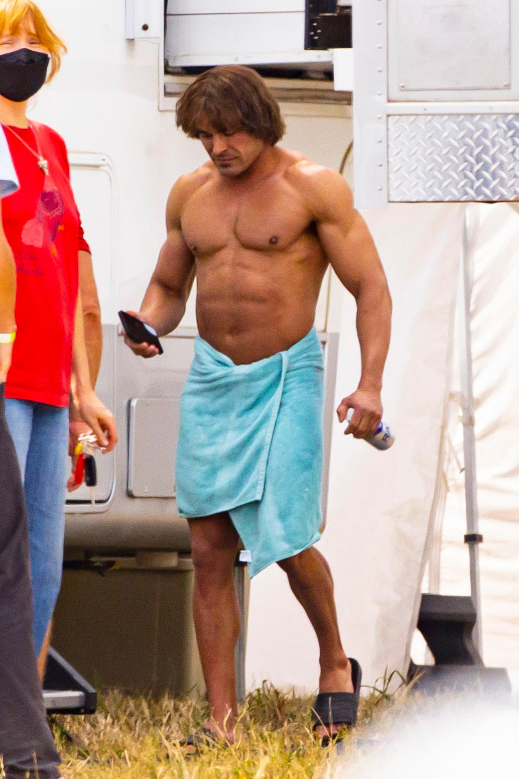 Zac Efron Is Nearly Unrecognizable as a Bulked-Up Wrestler for