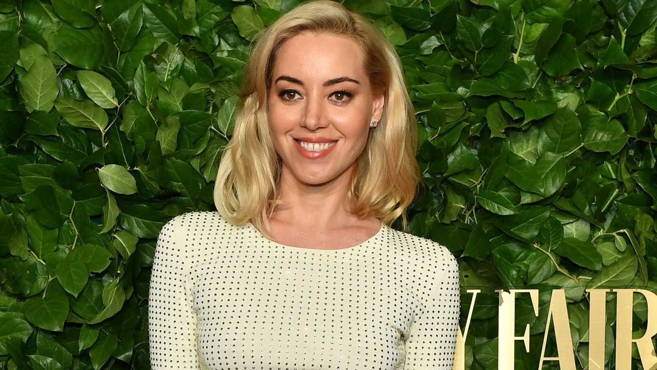 Aubrey Plaza Just Went Blond! Check Out Her Chic New Look