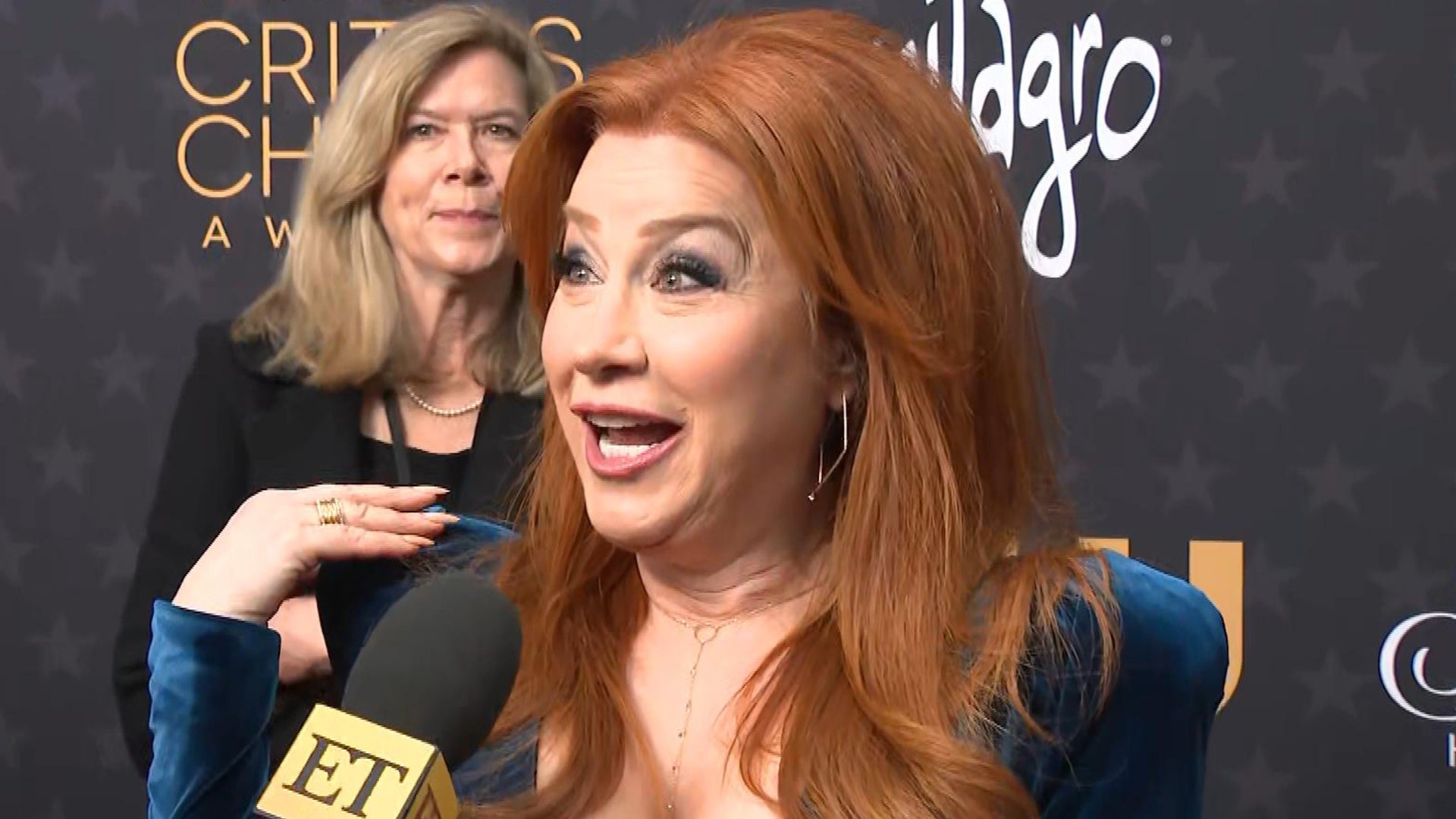 Lisa Ann Walter Jokes She’s Getting a Boyfriend in Critics Choice Awards  Dress! (Exclusive)