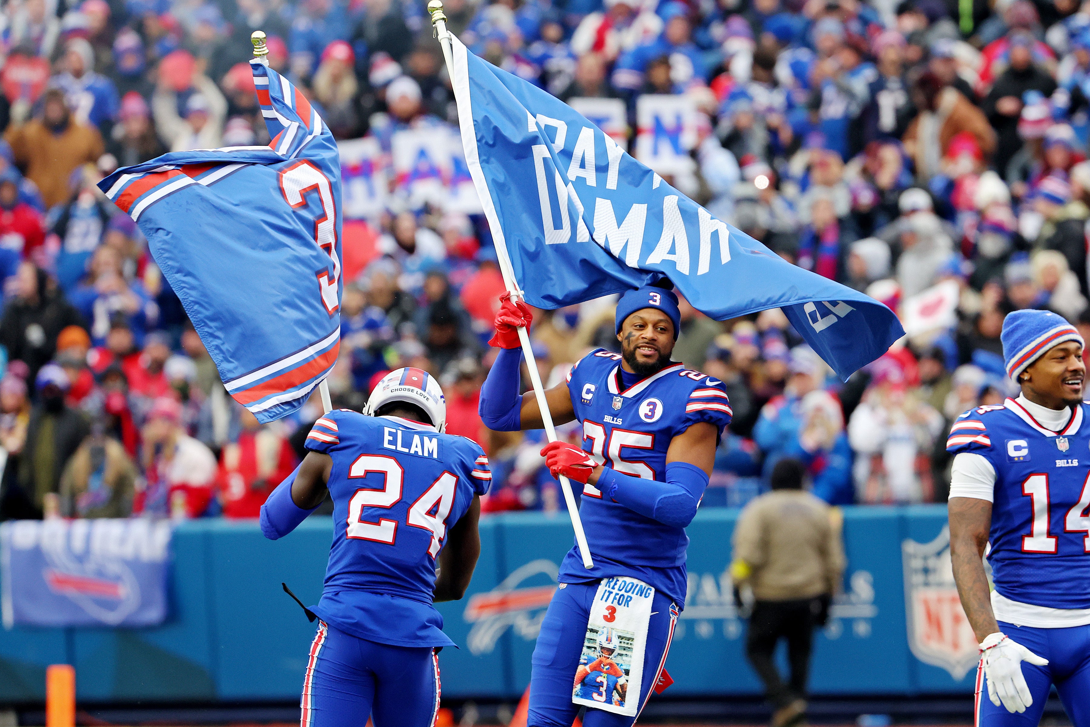 Damar Hamlin watches Buffalo Bills game from hospital bed