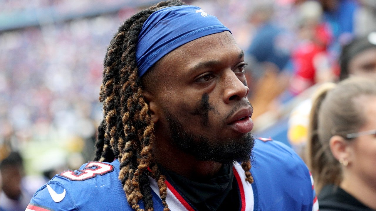 Buffalo Bills football player Damar Hamlin in critical condition after  heart stops mid-game - World Socialist Web Site