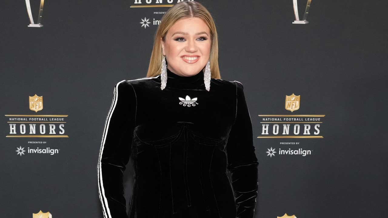 Page Six on X: Kelly Clarkson dons Dallas Cowboys jersey dress as first  female NFL Honors host   / X