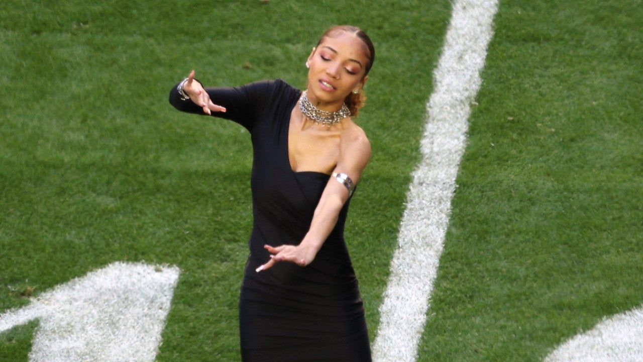 Rihanna Applies Makeup During Super Bowl Halftime Show - PureWow