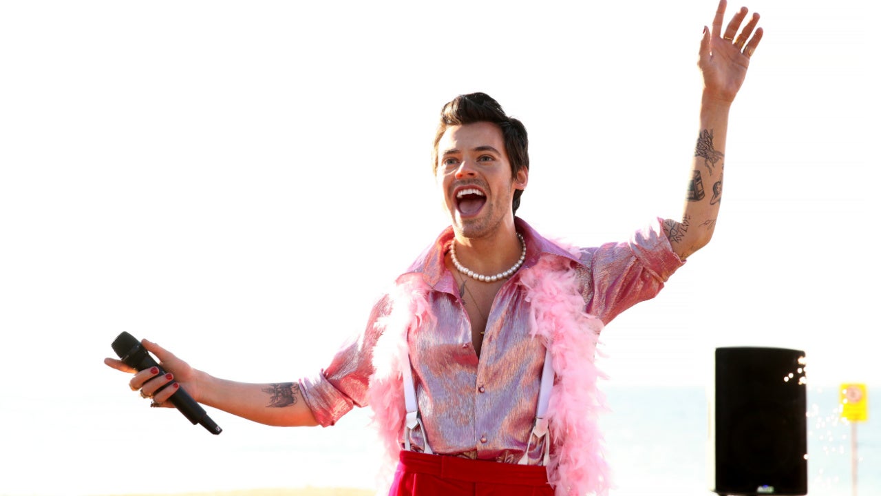 Harry Styles Flies Like a Bird in Circus-Themed 'Daylight' Video