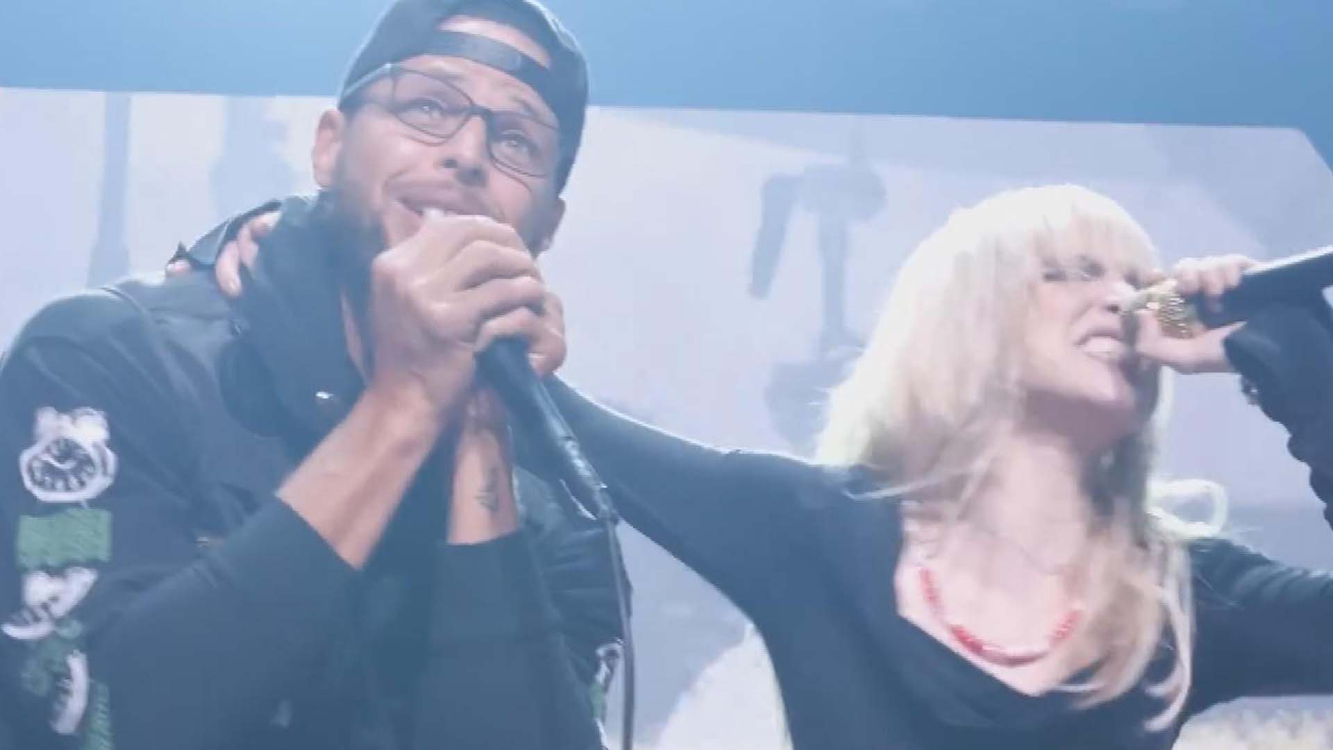 Watch Steph Curry take the mic at a rock concert