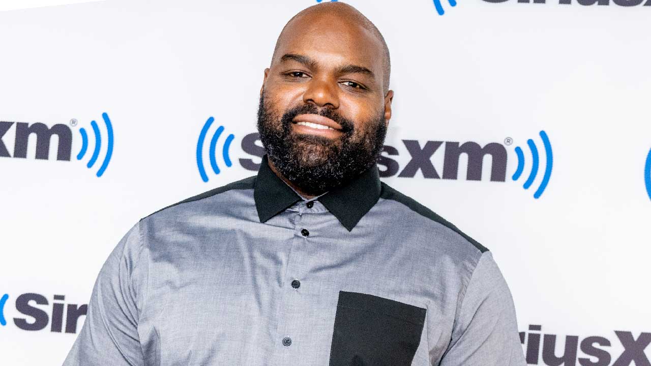 WATCH: Michael Oher of 'The Blind Side' fame holds book signing amid  lawsuit to end conservatorship, News