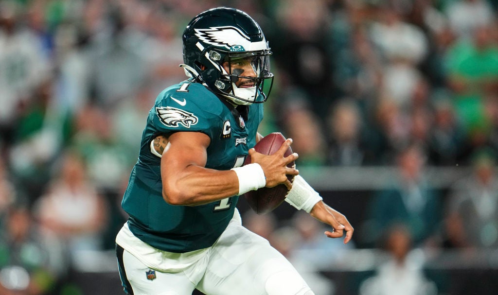 How to Stream the Monday Night Football Eagles vs. Buccaneers Game Live -  Week 3