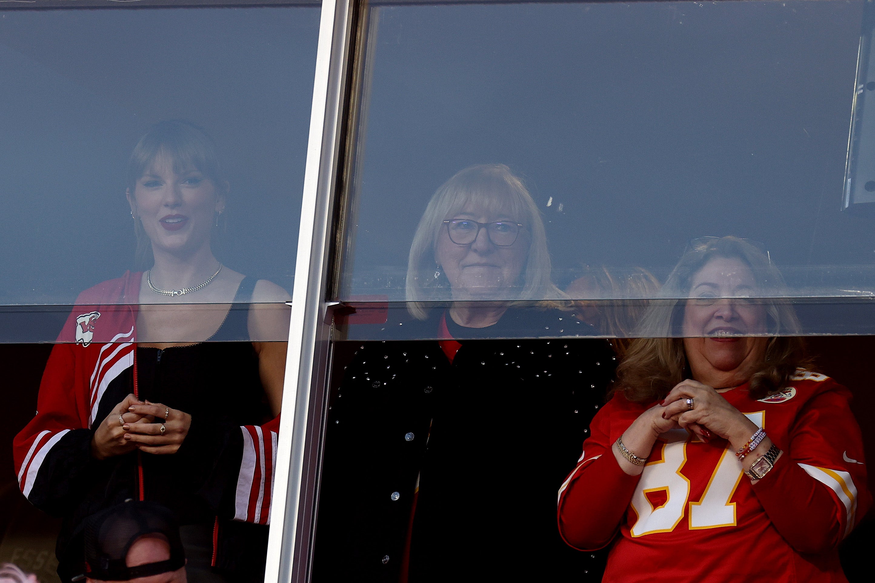 Taylor Swift Spotted Sitting Next to Travis Kelce's Mom at Chiefs Game