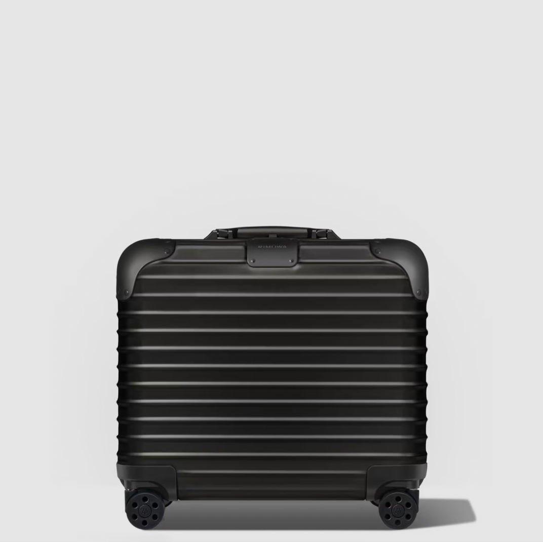 Rimowa Topas luxury suitcases shine in a new copper shade