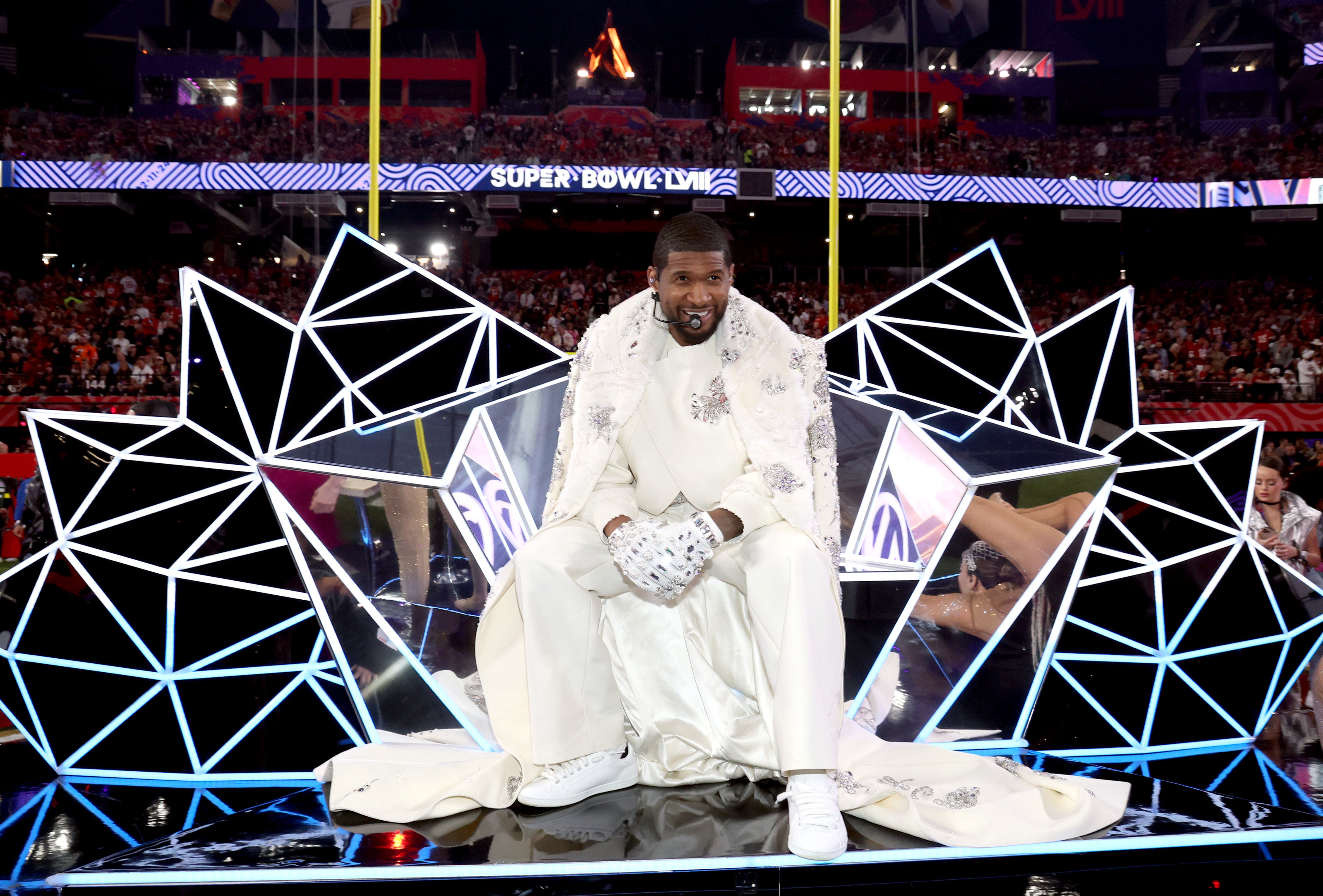 Inside Usher's Epic Super Bowl Halftime Performance: 400 People, 25 Cameras  and Those Skates (Exclusive)