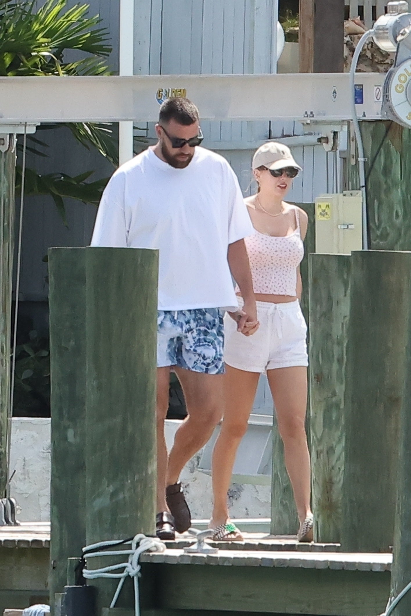 Taylor Swift and Travis Kelce Hold Hands During Romantic Bahamas Vacation: PIC | Entertainment Tonight