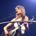 Taylor Swift Tearfully Addresses Mom's Cancer Battle as She Performs 'Ronan'