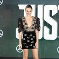 RELATED: Gal Gadot Looks Absolutely Stunning in Flirty Mini-Dress at 'Justice League' Event in London