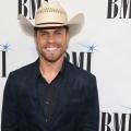  Watch Dustin Lynch Hilariously Get in the Holiday Spirit With Mad Libs and Pictionary (Certified Country)
