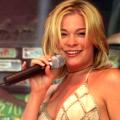 NEWS: LeAnn Rimes Gives Off Major 'Coyote Ugly' Vibes When She Dances on Bar