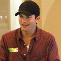 NEWS: Ashton Kutcher and Mila Kunis Get in the Holiday Spirit With Festive Date Night