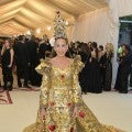 Sarah Jessica Parker Goes All Out at 2018 Met Gala -- See Her Epic Gown!