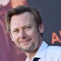 'Westworld': Jimmi Simpson on His Return -- and How Ed Harris Broke His Pinky (Exclusive) 