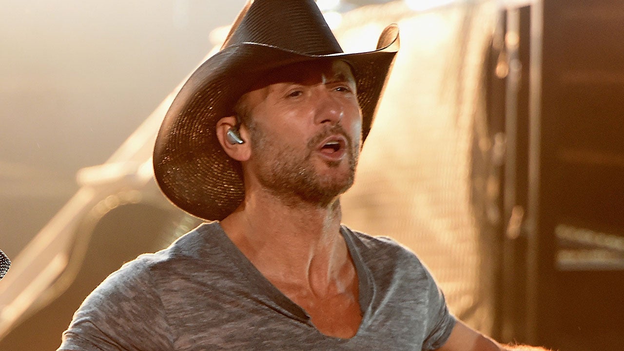 Tim McGraw Jumps Off Stage To Confront Audience Members Mid-Song ...