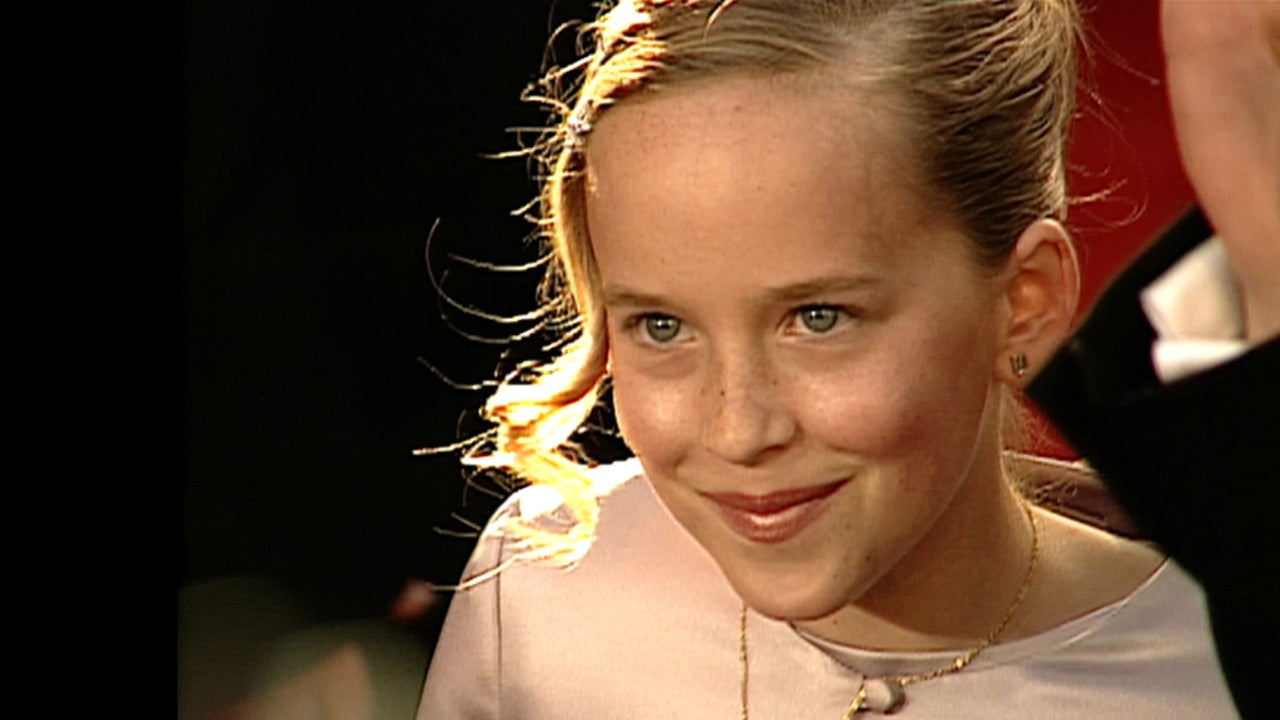 FLASHBACK A 10-Year-Old Dakota Johnson at the 2000 Oscars Will Melt Your  Heart