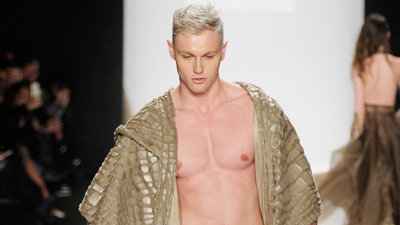 NSFW! Naked Male Model Walks the Runway During New York Fashion Week -- See  the Pics! | Entertainment Tonight