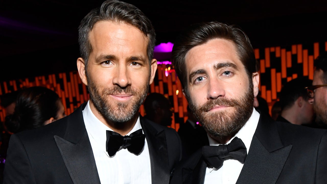 Ryan Reynolds And Jake Gyllenhaal Grab Coffee In New York See The Pic Entertainment Tonight 