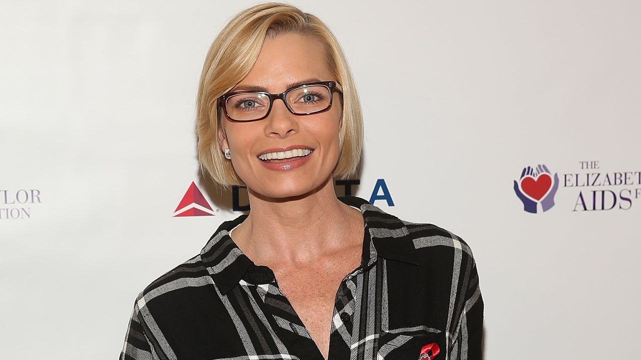 Jamie Pressly glasses