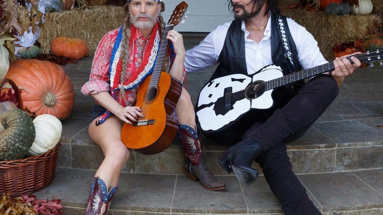 Jessica Simpson and Eric Johnson as Willie Nelson and Waylon Jennings on Halloween 2017