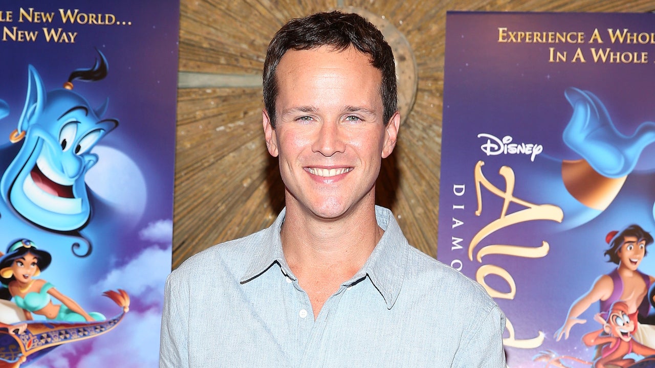 Disney Aladdin 11x17 Photo Signed By Scott Weinger outlets W/ OCCM COA