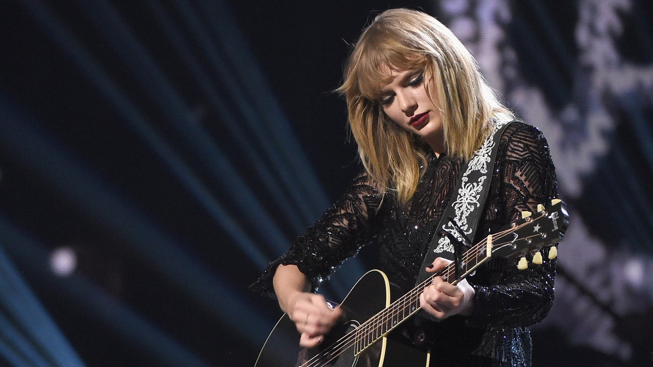 taylor swift guitar