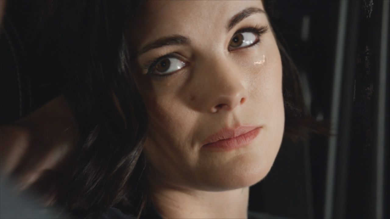 'blindspot' Finale Sneak Peek: Jane Breaks The News To Weller That She 