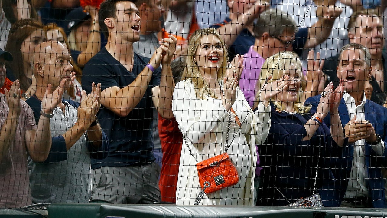 Justin Verlander waves to Kate Upton and baby