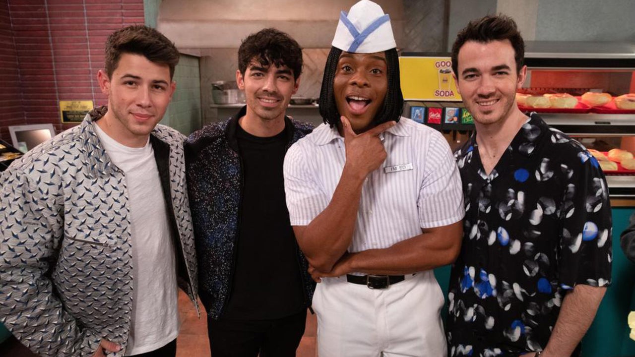 Jonas Brothers, Kel Mitchell