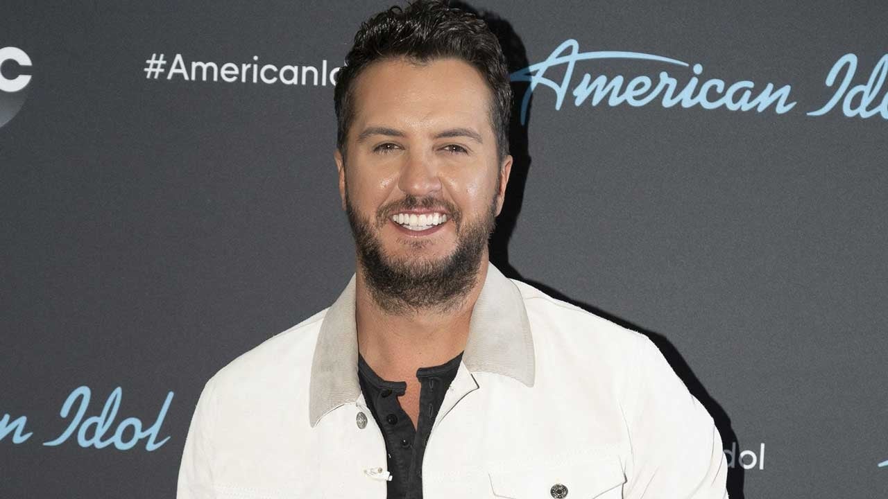 Luke Bryan backstage at 'American Idol'