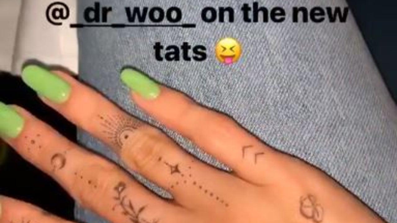 Hailey Baldwin Gets a New Tattoo on Her Ring Finger in Honor of Husband  Justin Bieber | Ring finger tattoos, J tattoo, Finger tattoo designs