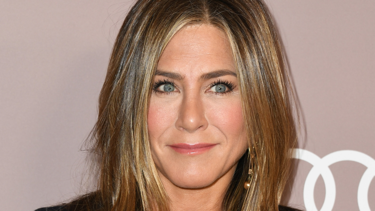 Jennifer Aniston Breaks Meghan Markle and Prince Harry's Instagram ...