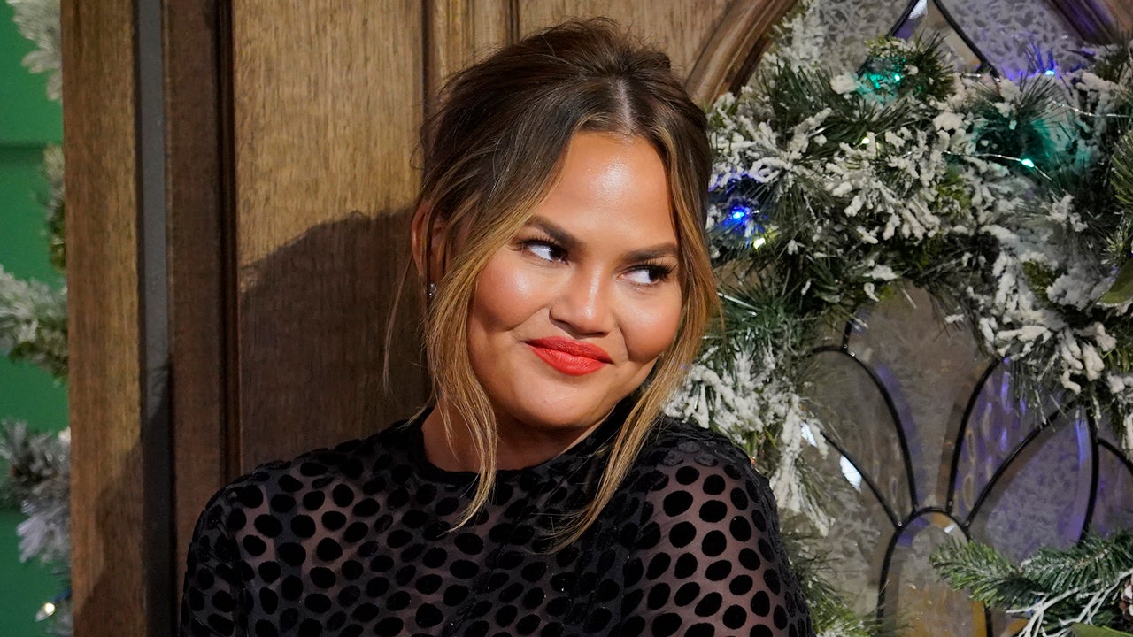 Chrissy Teigen Posts Sweet Video Of Son Miles Kissing Her After 16 Months Worth The Wait 3062