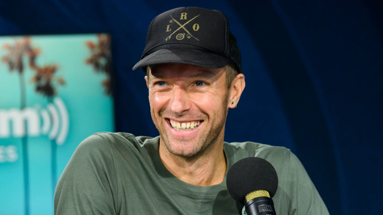 Chris Martin Surprised Daughter Apple Martin At Her First Job And She Was Mortified