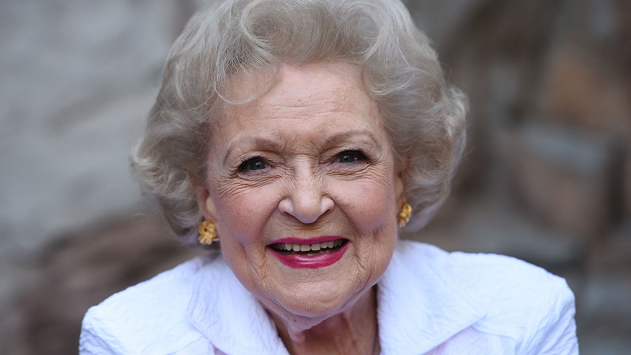 How Betty White Is Celebrating Her 99th Birthday In Quarantine Exclusive Entertainment Tonight