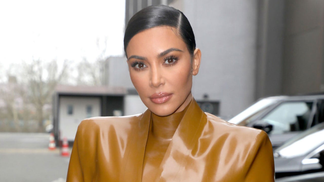 Kim Kardashian - Balenciaga : Front Row - Paris Fashion Week Womenswear Fall/Winter 2020/2021