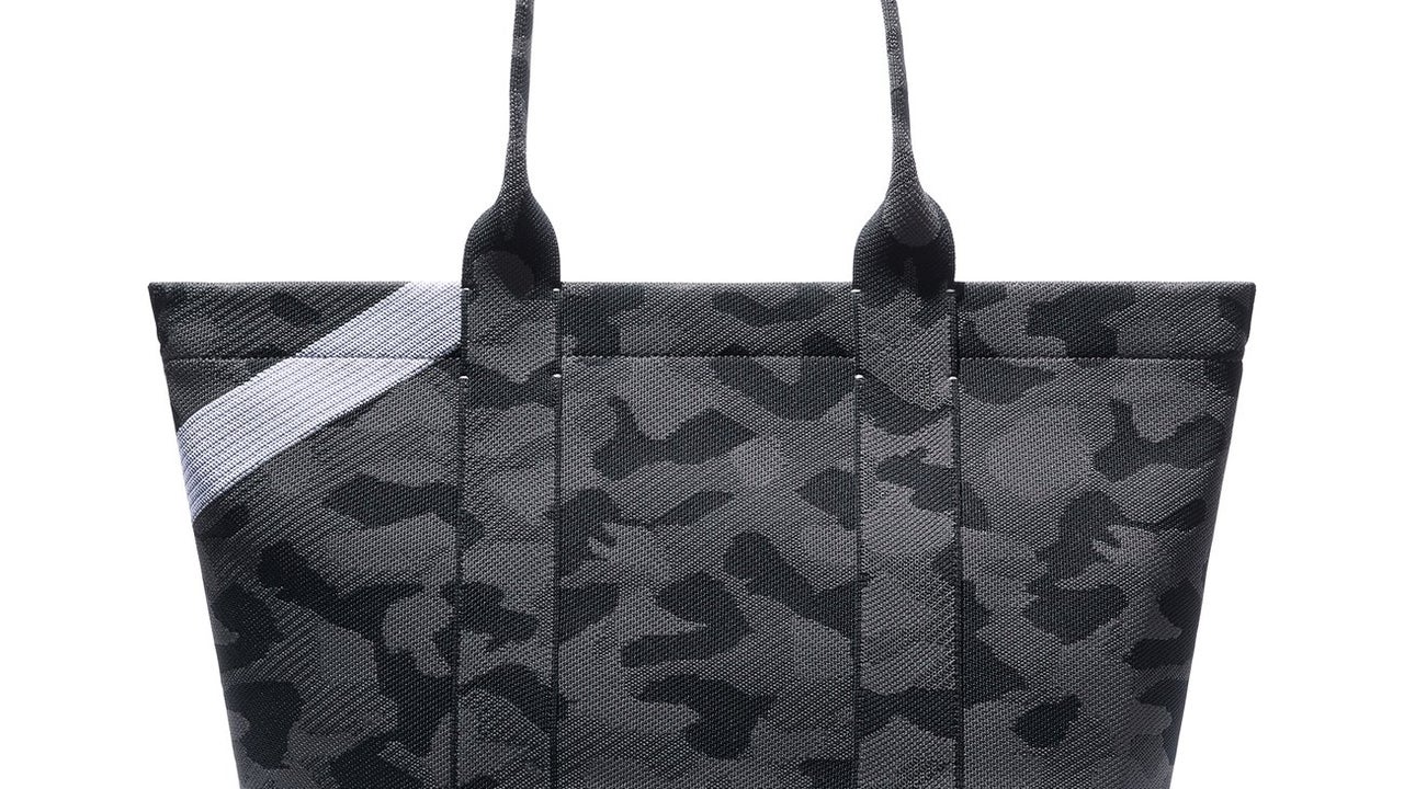 Rothys essential outlets tote camo