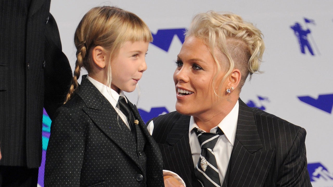 willow and pink at 2017 vmas