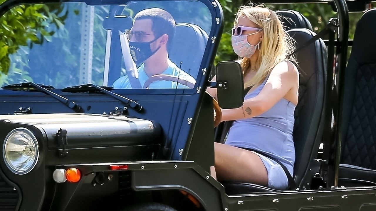 Pregnant Sophie Turner shows off her baby bump in pink dress as she joins  Joe Jonas for picnic with her parents – The Sun