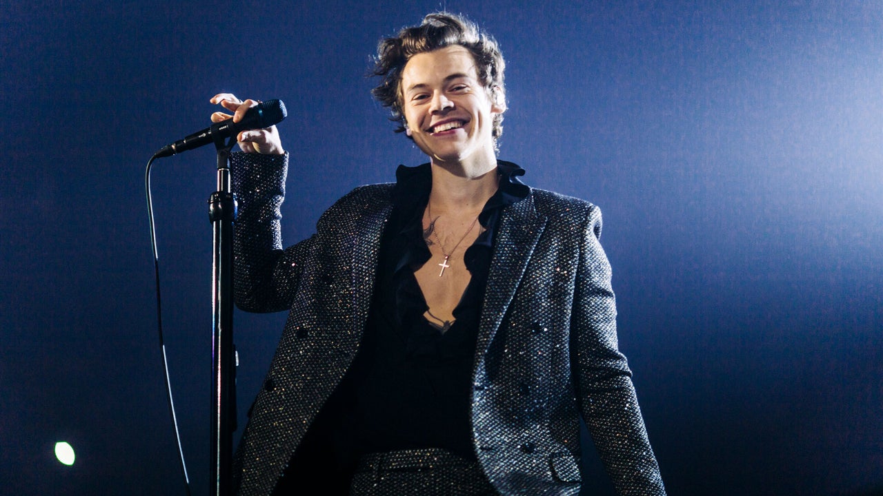 One Direction's Harry Styles wears 2 pairs of sunglasses after Rolling  Stones gig