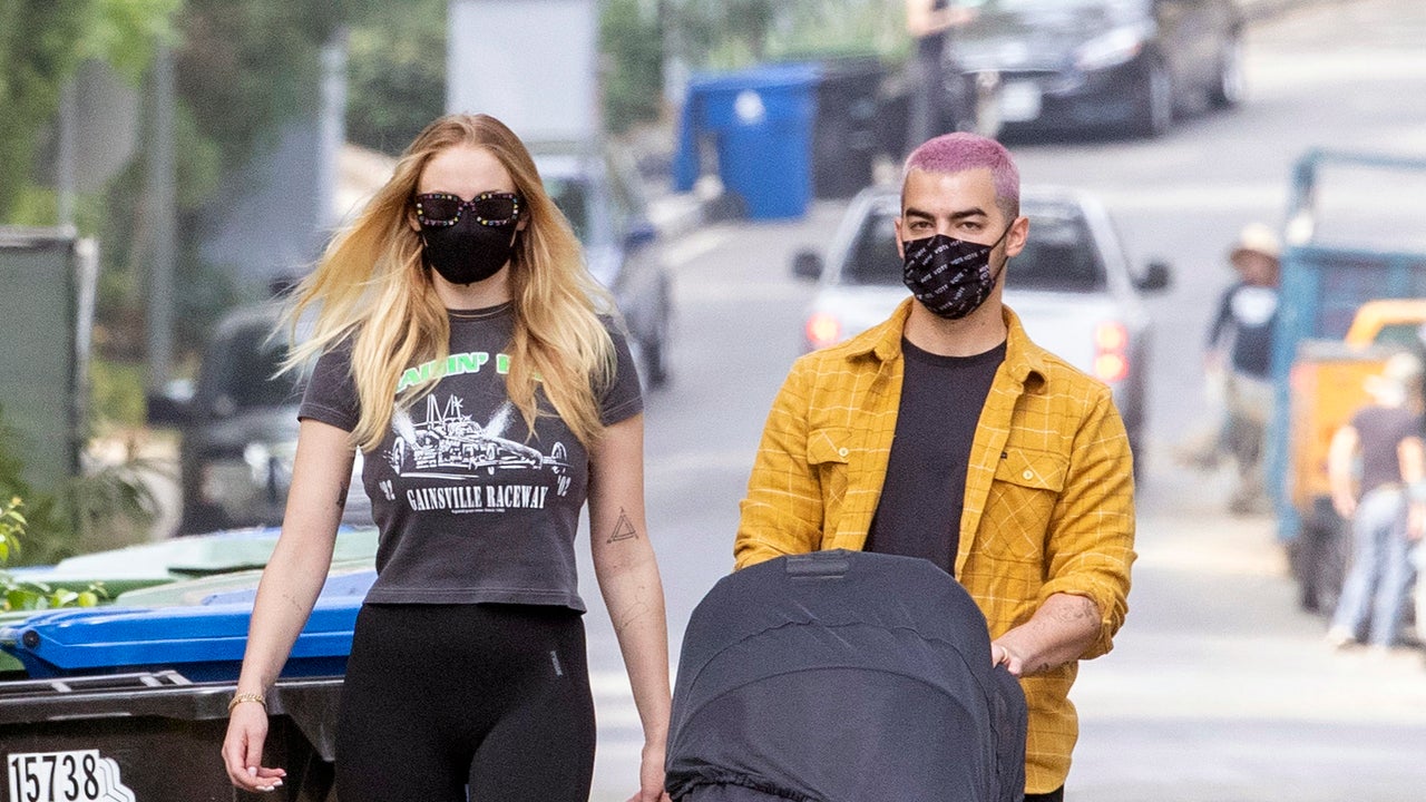 Sophie Turner Rocks Sweats While Out With Joe Jonas & Baby Willa –  Hollywood Life