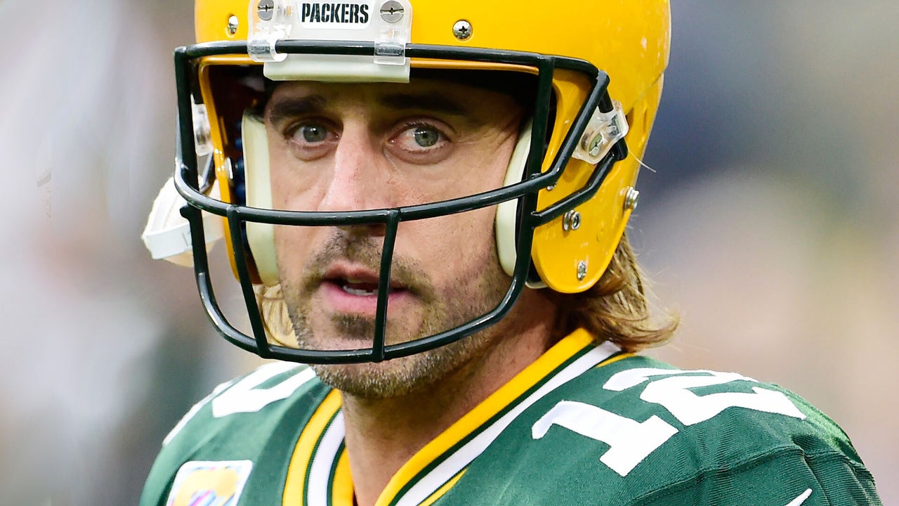 Aaron Rodgers carted from sideline after suffering apparent leg injury in  his first series for Jets