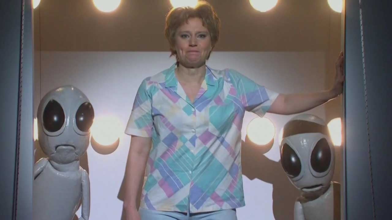 'SNL' Kate McKinnon Gets Abducted by Aliens During Hilarious